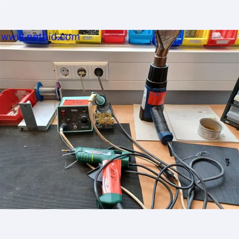 Stroje, systémy, kancelářské vybavení, příslušenství a IT části strojírenské společnosti pro "mikro" CNC stroje, výrobce řídicích prvků a vývojář softwaru.-1