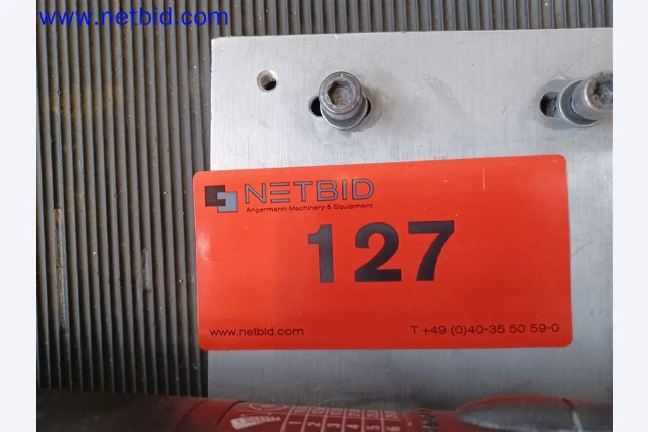 Stroje, systémy, kancelářské vybavení, příslušenství a IT části strojírenské společnosti pro "mikro" CNC stroje, výrobce řídicích prvků a vývojář softwaru.-2