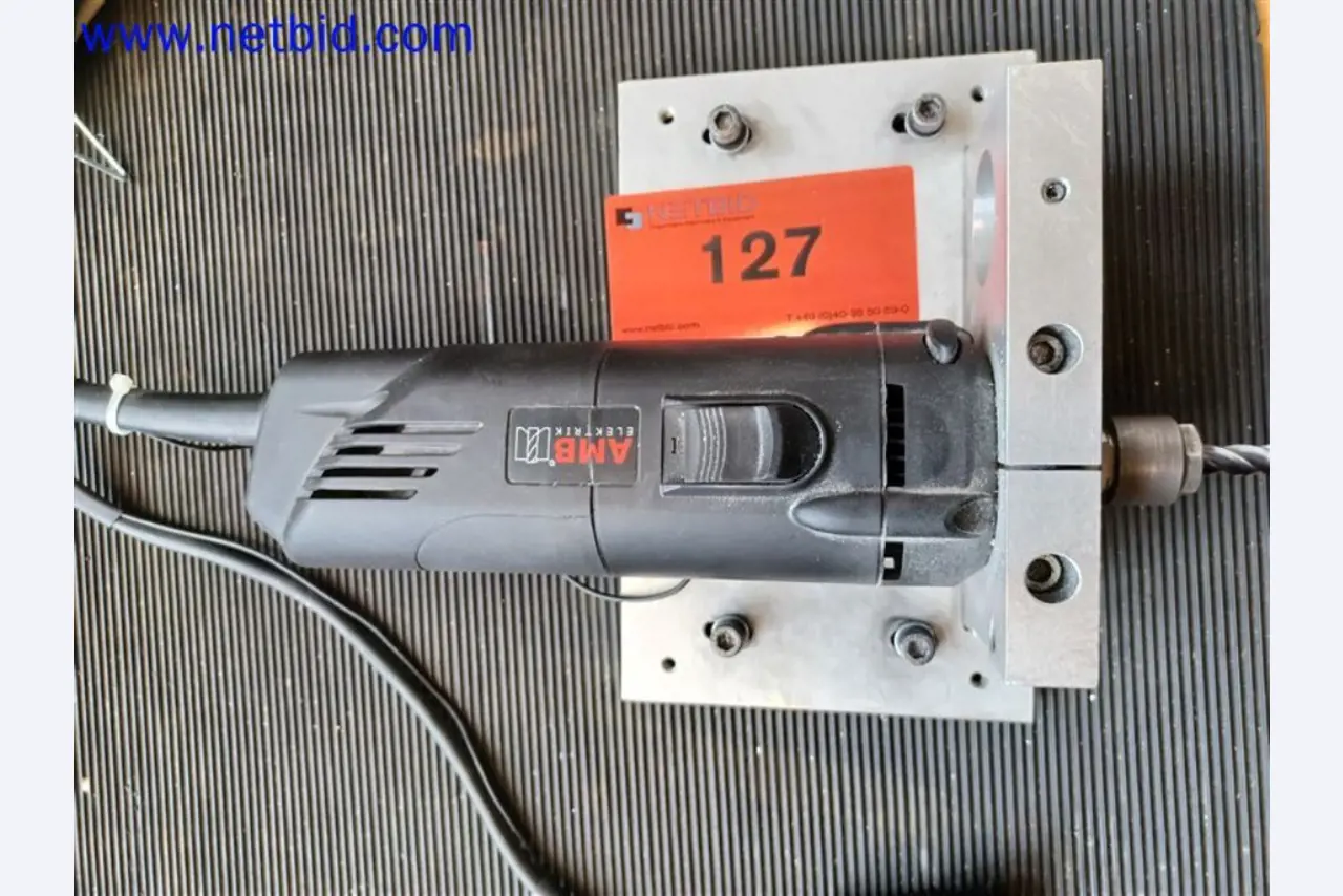 Stroje, systémy, kancelářské vybavení, příslušenství a IT části strojírenské společnosti pro "mikro" CNC stroje, výrobce řídicích prvků a vývojář softwaru.-1