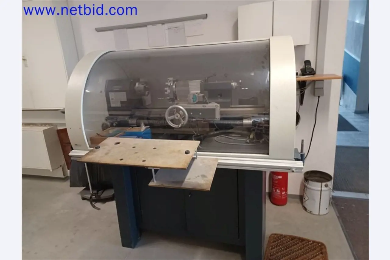 Stroje, systémy, kancelářské vybavení, příslušenství a IT části strojírenské společnosti pro "mikro" CNC stroje, výrobce řídicích prvků a vývojář softwaru.-1