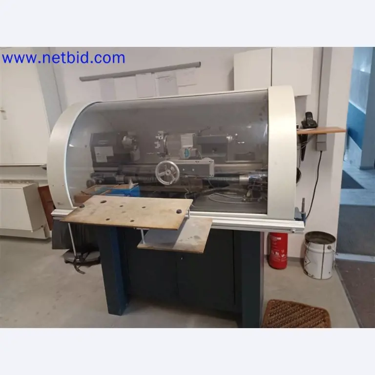 Stroje, systémy, kancelářské vybavení, příslušenství a IT části strojírenské společnosti pro "mikro" CNC stroje, výrobce řídicích prvků a vývojář softwaru.-1