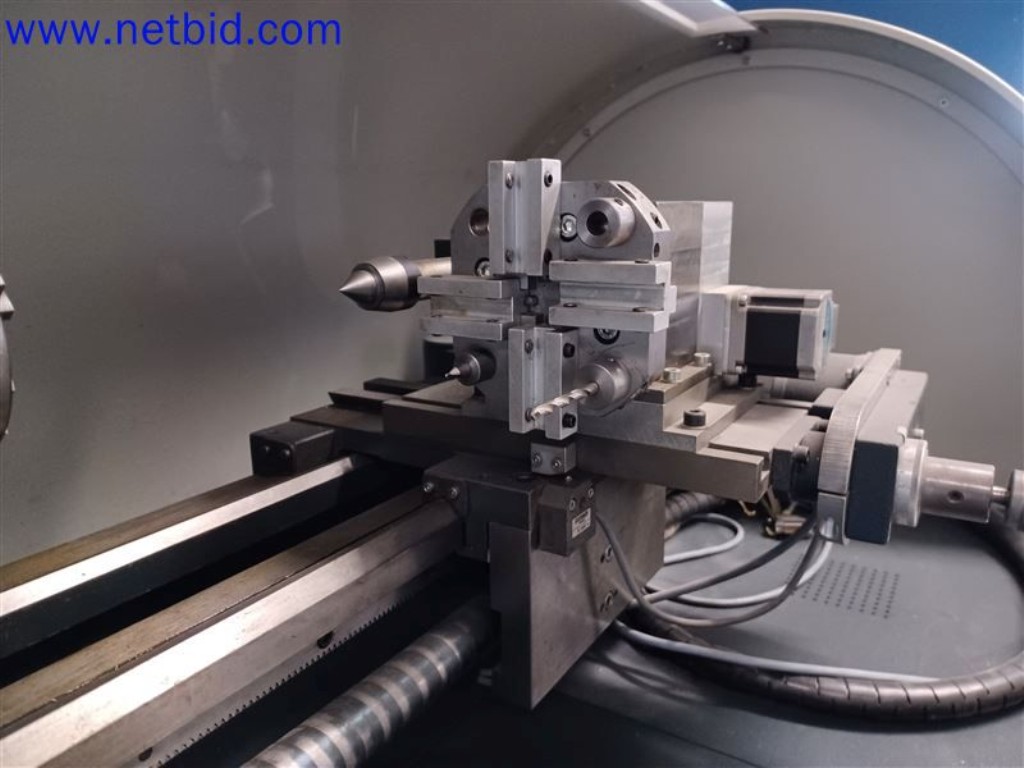 Stroje, systémy, kancelářské vybavení, příslušenství a IT části strojírenské společnosti pro "mikro" CNC stroje, výrobce řídicích prvků a vývojář softwaru.-5