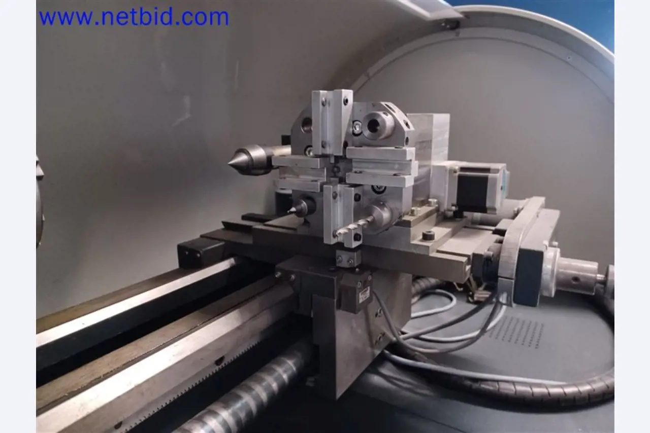 Stroje, systémy, kancelářské vybavení, příslušenství a IT části strojírenské společnosti pro "mikro" CNC stroje, výrobce řídicích prvků a vývojář softwaru.-5