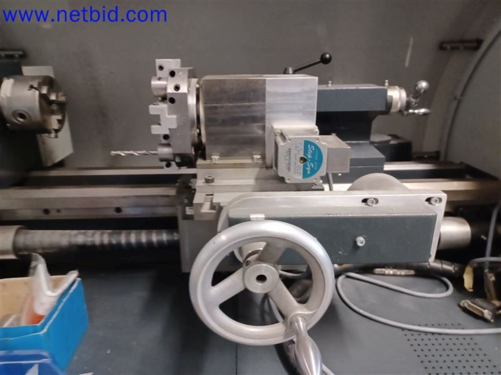 Stroje, systémy, kancelářské vybavení, příslušenství a IT části strojírenské společnosti pro "mikro" CNC stroje, výrobce řídicích prvků a vývojář softwaru.-6