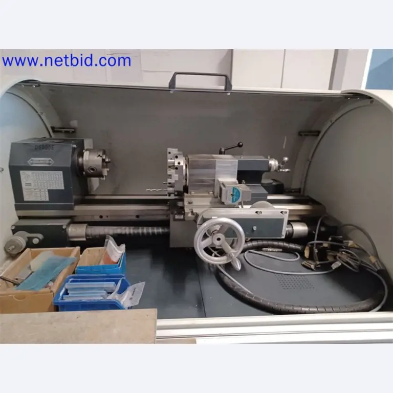 Stroje, systémy, kancelářské vybavení, příslušenství a IT části strojírenské společnosti pro "mikro" CNC stroje, výrobce řídicích prvků a vývojář softwaru.-7