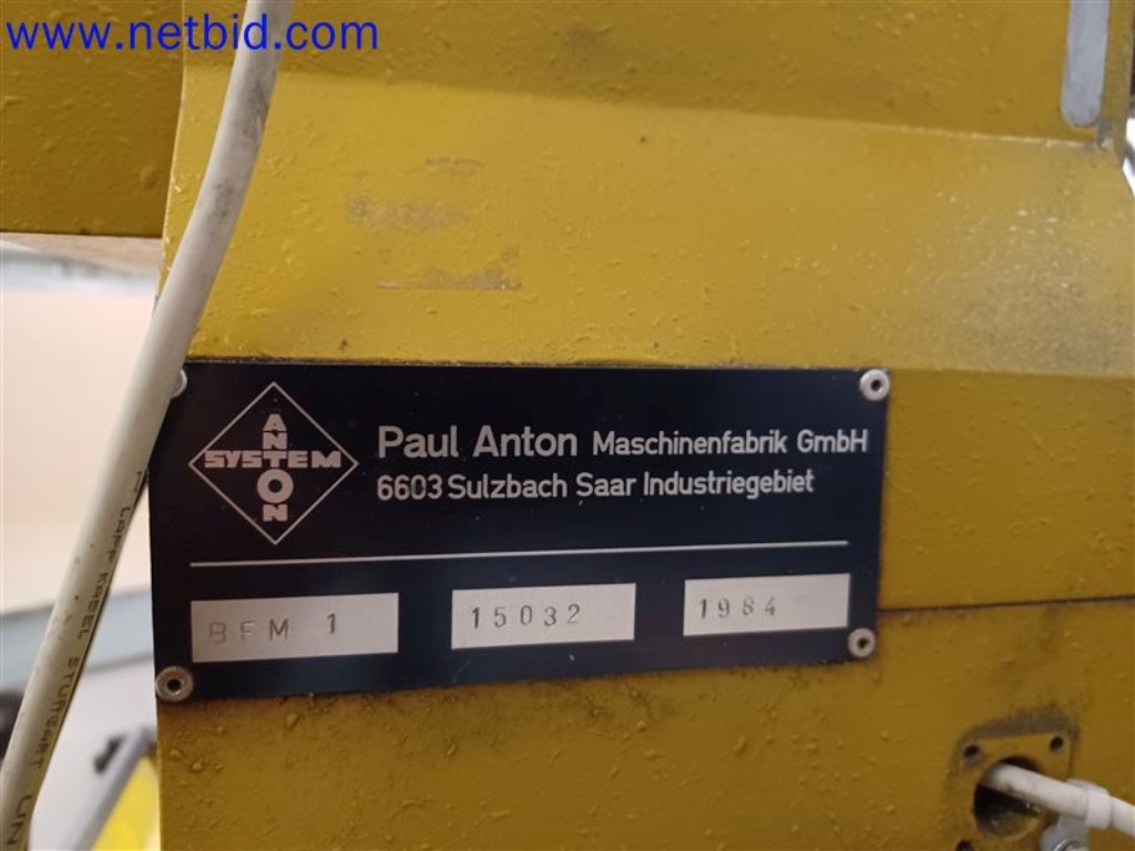 Stroje, systémy, kancelářské vybavení, příslušenství a IT části strojírenské společnosti pro "mikro" CNC stroje, výrobce řídicích prvků a vývojář softwaru.-4