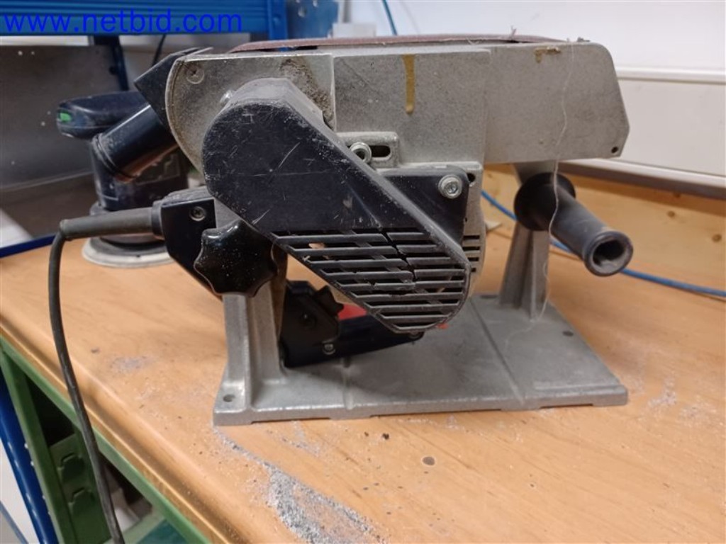 Stroje, systémy, kancelářské vybavení, příslušenství a IT části strojírenské společnosti pro "mikro" CNC stroje, výrobce řídicích prvků a vývojář softwaru.-1