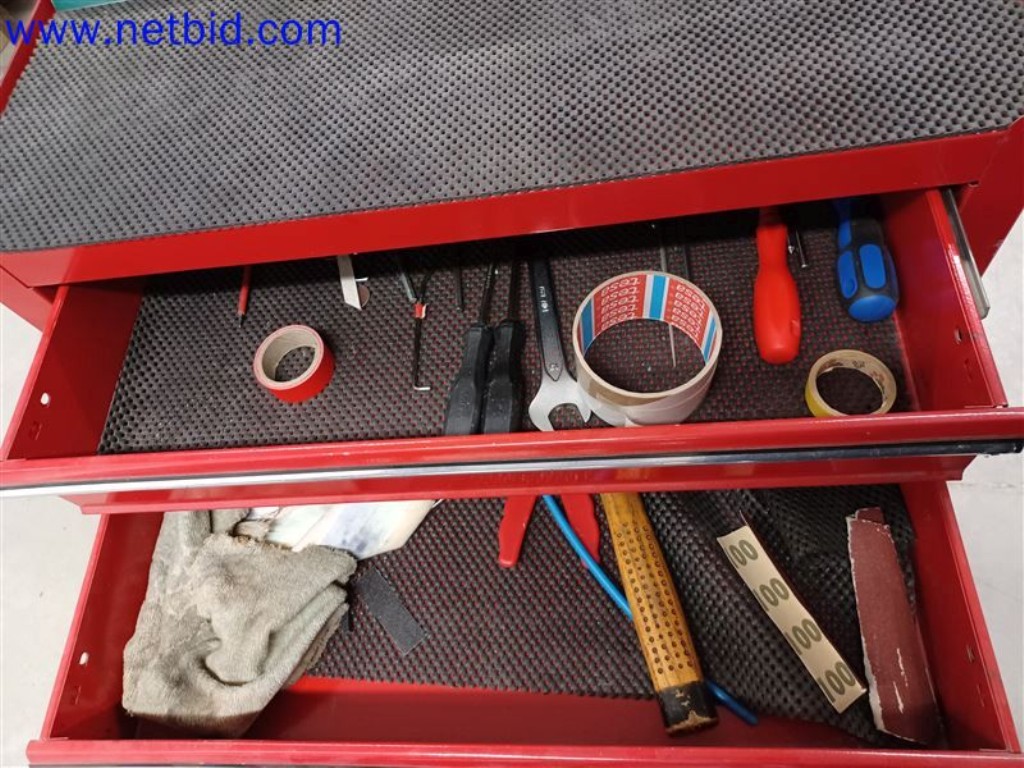 Stroje, systémy, kancelářské vybavení, příslušenství a IT části strojírenské společnosti pro "mikro" CNC stroje, výrobce řídicích prvků a vývojář softwaru.-4