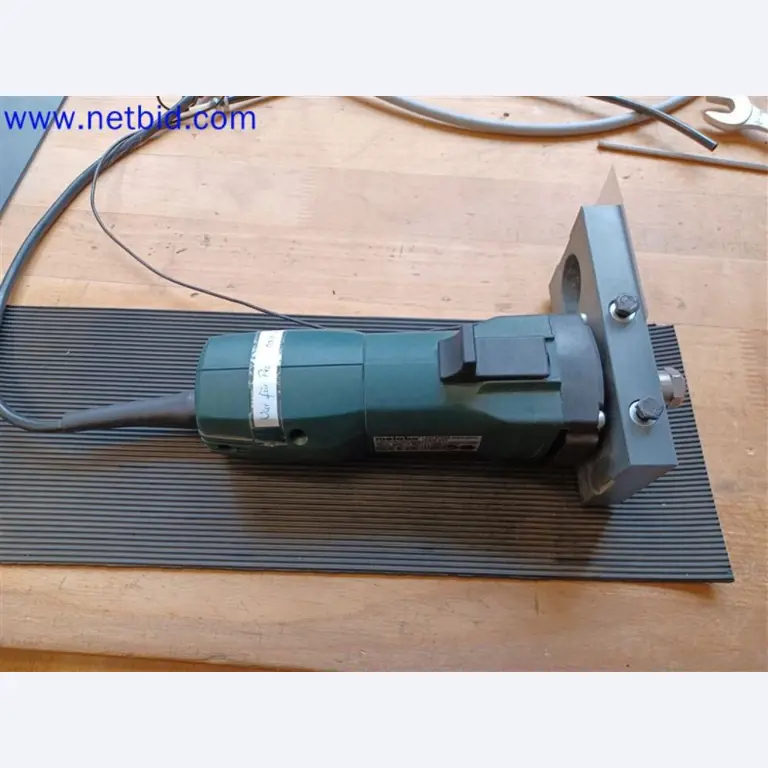 Stroje, systémy, kancelářské vybavení, příslušenství a IT části strojírenské společnosti pro "mikro" CNC stroje, výrobce řídicích prvků a vývojář softwaru.-4