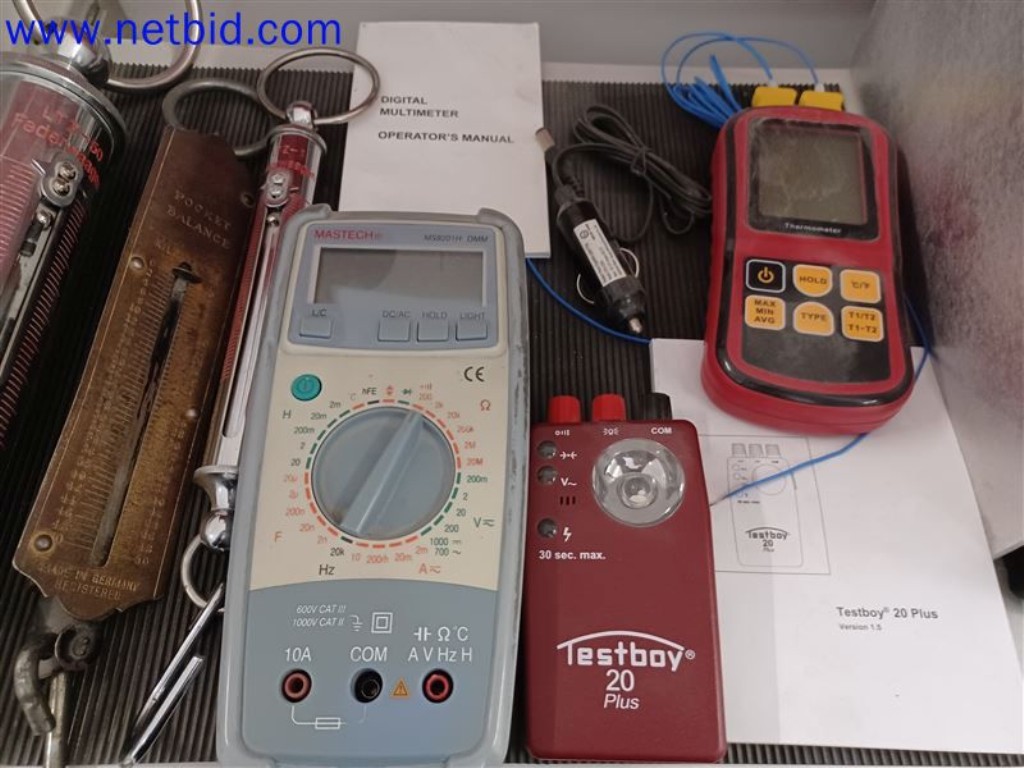 Maschinen, Anlagen, Büroeinrichtung, Zubehör und IT-Teile eines Maschinenbauers für „Kleinst“-CNC-Maschinen, Hersteller von Steuerelementen und Entwicklers von Software-4