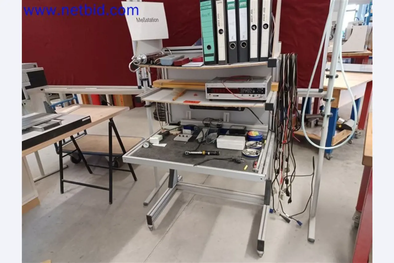 Maschinen, Anlagen, Büroeinrichtung, Zubehör und IT-Teile eines Maschinenbauers für „Kleinst“-CNC-Maschinen, Hersteller von Steuerelementen und Entwicklers von Software-1