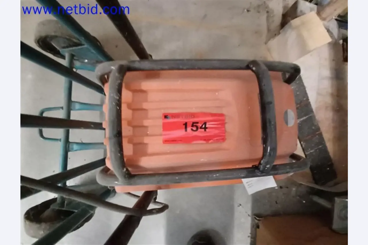 Stroje, systémy, kancelářské vybavení, příslušenství a IT části strojírenské společnosti pro "mikro" CNC stroje, výrobce řídicích prvků a vývojář softwaru.-2