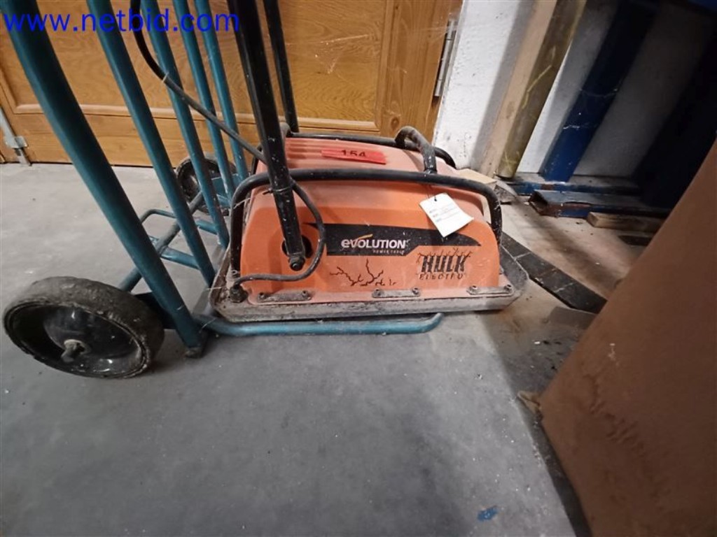 Stroje, systémy, kancelářské vybavení, příslušenství a IT části strojírenské společnosti pro "mikro" CNC stroje, výrobce řídicích prvků a vývojář softwaru.-3