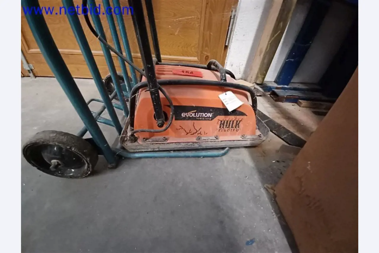 Stroje, systémy, kancelářské vybavení, příslušenství a IT části strojírenské společnosti pro "mikro" CNC stroje, výrobce řídicích prvků a vývojář softwaru.-3