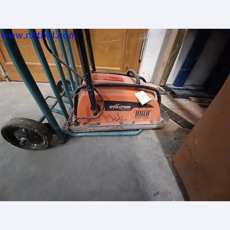 Stroje, systémy, kancelářské vybavení, příslušenství a IT části strojírenské společnosti pro "mikro" CNC stroje, výrobce řídicích prvků a vývojář softwaru.-3