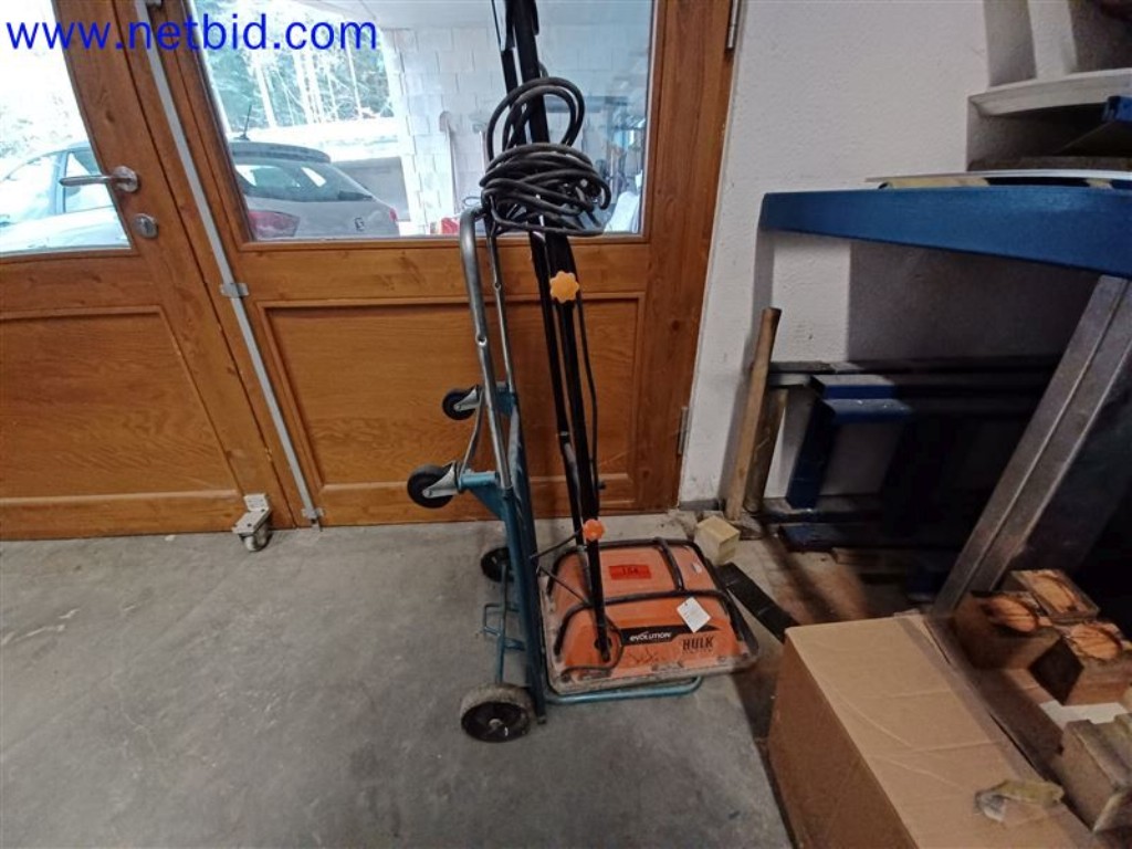 Stroje, systémy, kancelářské vybavení, příslušenství a IT části strojírenské společnosti pro "mikro" CNC stroje, výrobce řídicích prvků a vývojář softwaru.-4