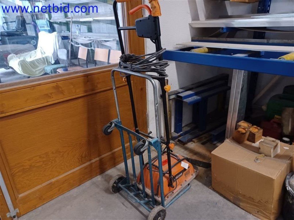 Stroje, systémy, kancelářské vybavení, příslušenství a IT části strojírenské společnosti pro "mikro" CNC stroje, výrobce řídicích prvků a vývojář softwaru.-1