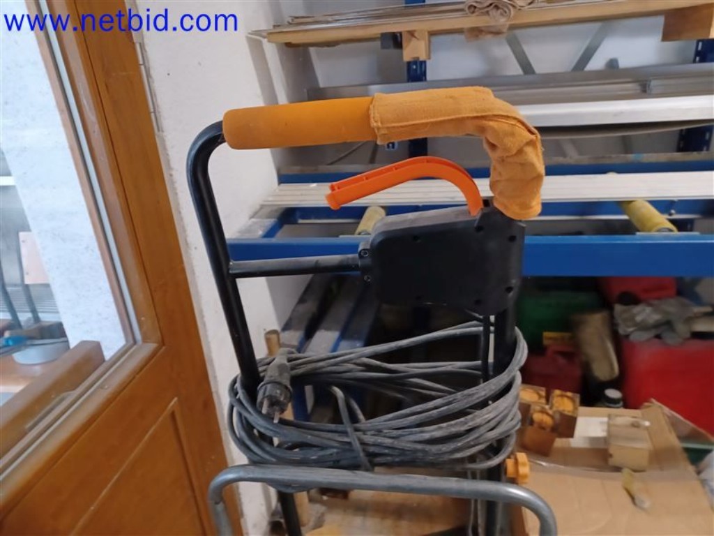 Stroje, systémy, kancelářské vybavení, příslušenství a IT části strojírenské společnosti pro "mikro" CNC stroje, výrobce řídicích prvků a vývojář softwaru.-5