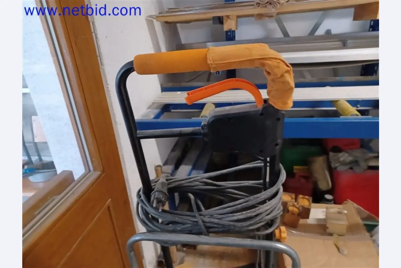 Stroje, systémy, kancelářské vybavení, příslušenství a IT části strojírenské společnosti pro "mikro" CNC stroje, výrobce řídicích prvků a vývojář softwaru.-5