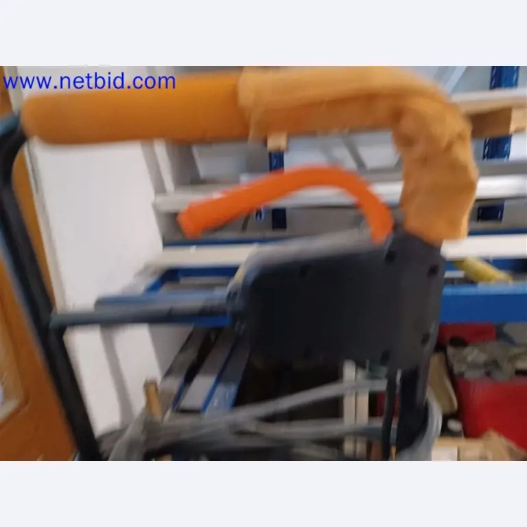 Stroje, systémy, kancelářské vybavení, příslušenství a IT části strojírenské společnosti pro "mikro" CNC stroje, výrobce řídicích prvků a vývojář softwaru.-6