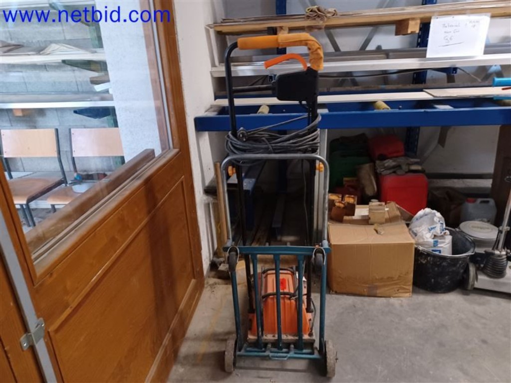 Stroje, systémy, kancelářské vybavení, příslušenství a IT části strojírenské společnosti pro "mikro" CNC stroje, výrobce řídicích prvků a vývojář softwaru.-7