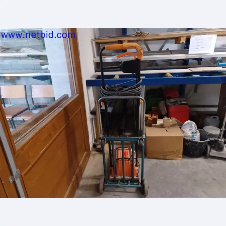 Stroje, systémy, kancelářské vybavení, příslušenství a IT části strojírenské společnosti pro "mikro" CNC stroje, výrobce řídicích prvků a vývojář softwaru.-7