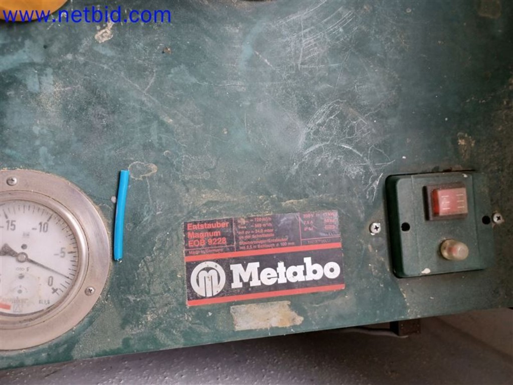 Stroje, systémy, kancelářské vybavení, příslušenství a IT části strojírenské společnosti pro "mikro" CNC stroje, výrobce řídicích prvků a vývojář softwaru.-11