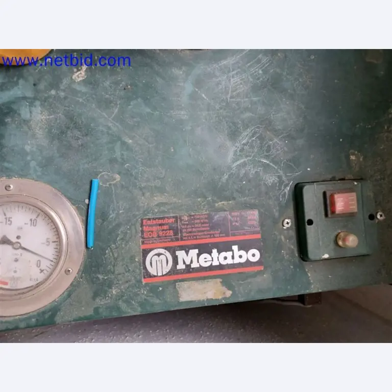 Stroje, systémy, kancelářské vybavení, příslušenství a IT části strojírenské společnosti pro "mikro" CNC stroje, výrobce řídicích prvků a vývojář softwaru.-11