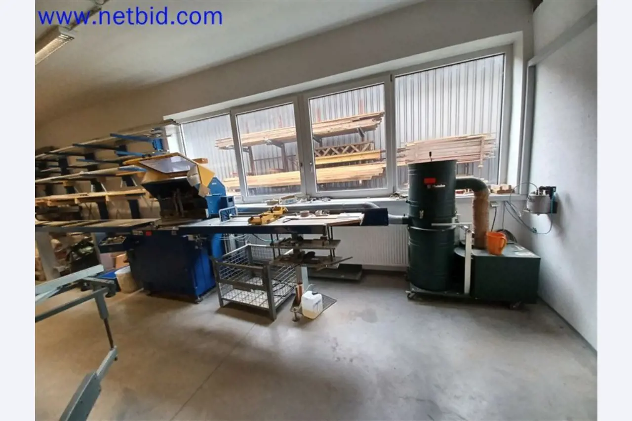 Stroje, systémy, kancelářské vybavení, příslušenství a IT části strojírenské společnosti pro "mikro" CNC stroje, výrobce řídicích prvků a vývojář softwaru.-12