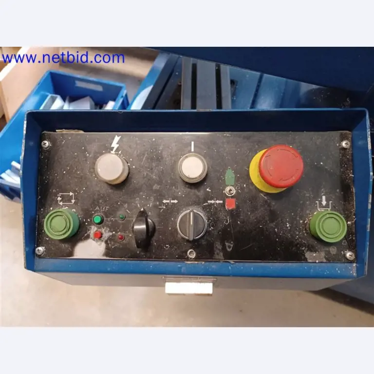 Stroje, systémy, kancelářské vybavení, příslušenství a IT části strojírenské společnosti pro "mikro" CNC stroje, výrobce řídicích prvků a vývojář softwaru.-3