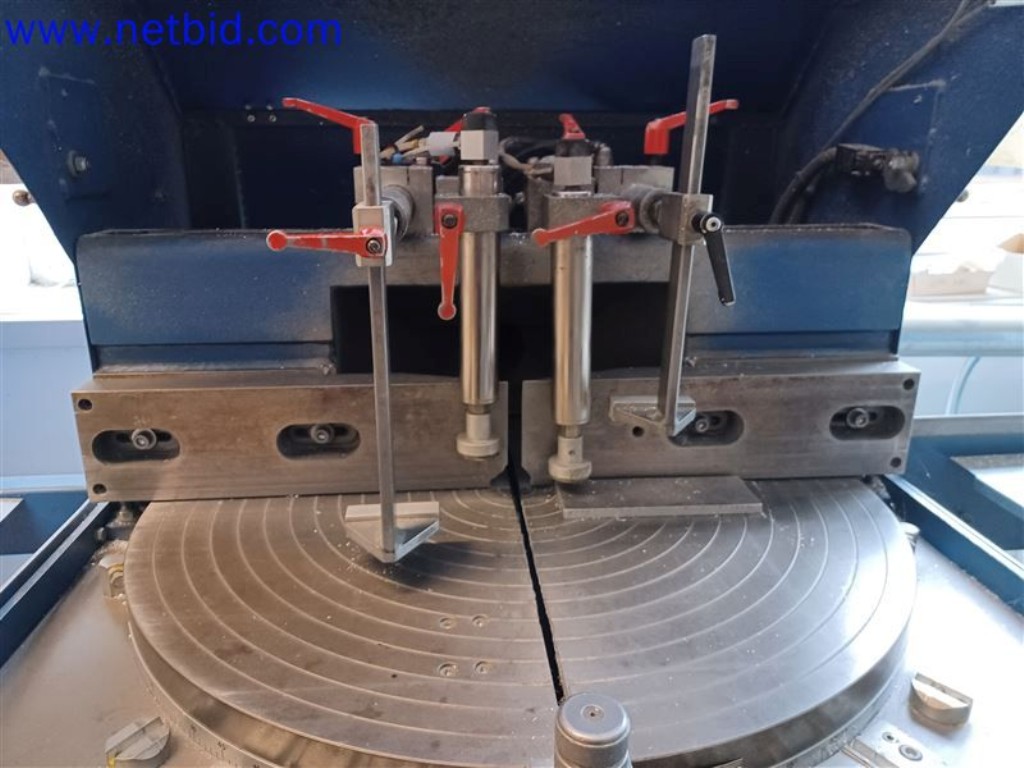 Stroje, systémy, kancelářské vybavení, příslušenství a IT části strojírenské společnosti pro "mikro" CNC stroje, výrobce řídicích prvků a vývojář softwaru.-5