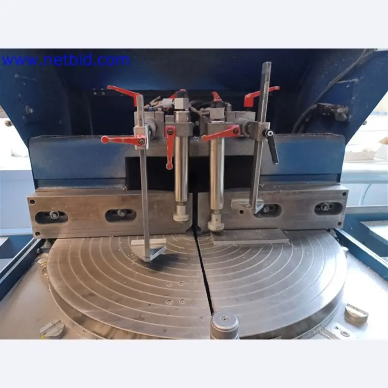 Stroje, systémy, kancelářské vybavení, příslušenství a IT části strojírenské společnosti pro "mikro" CNC stroje, výrobce řídicích prvků a vývojář softwaru.-5