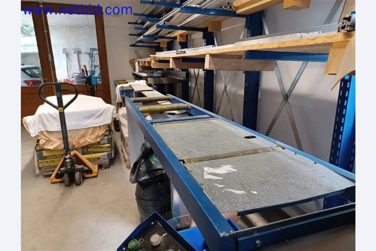 Stroje, systémy, kancelářské vybavení, příslušenství a IT části strojírenské společnosti pro "mikro" CNC stroje, výrobce řídicích prvků a vývojář softwaru.-6