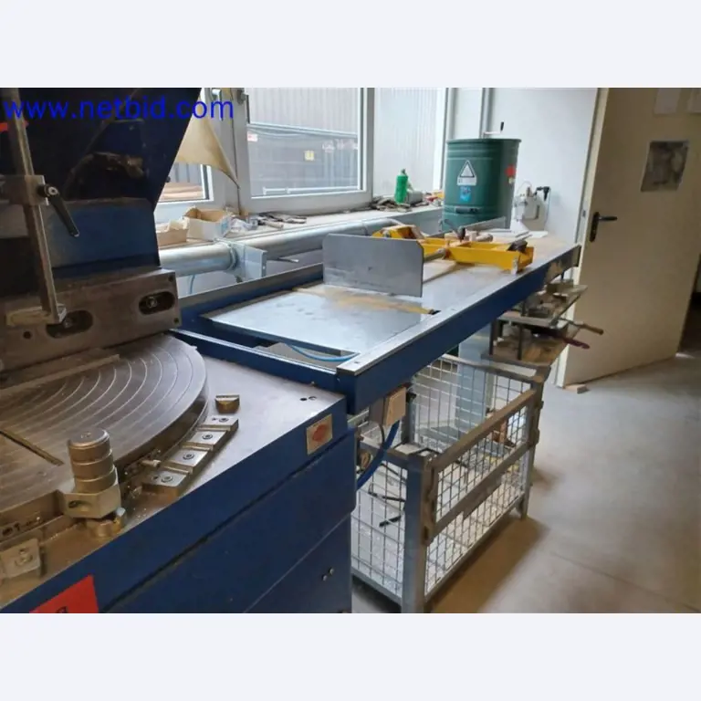 Stroje, systémy, kancelářské vybavení, příslušenství a IT části strojírenské společnosti pro "mikro" CNC stroje, výrobce řídicích prvků a vývojář softwaru.-1