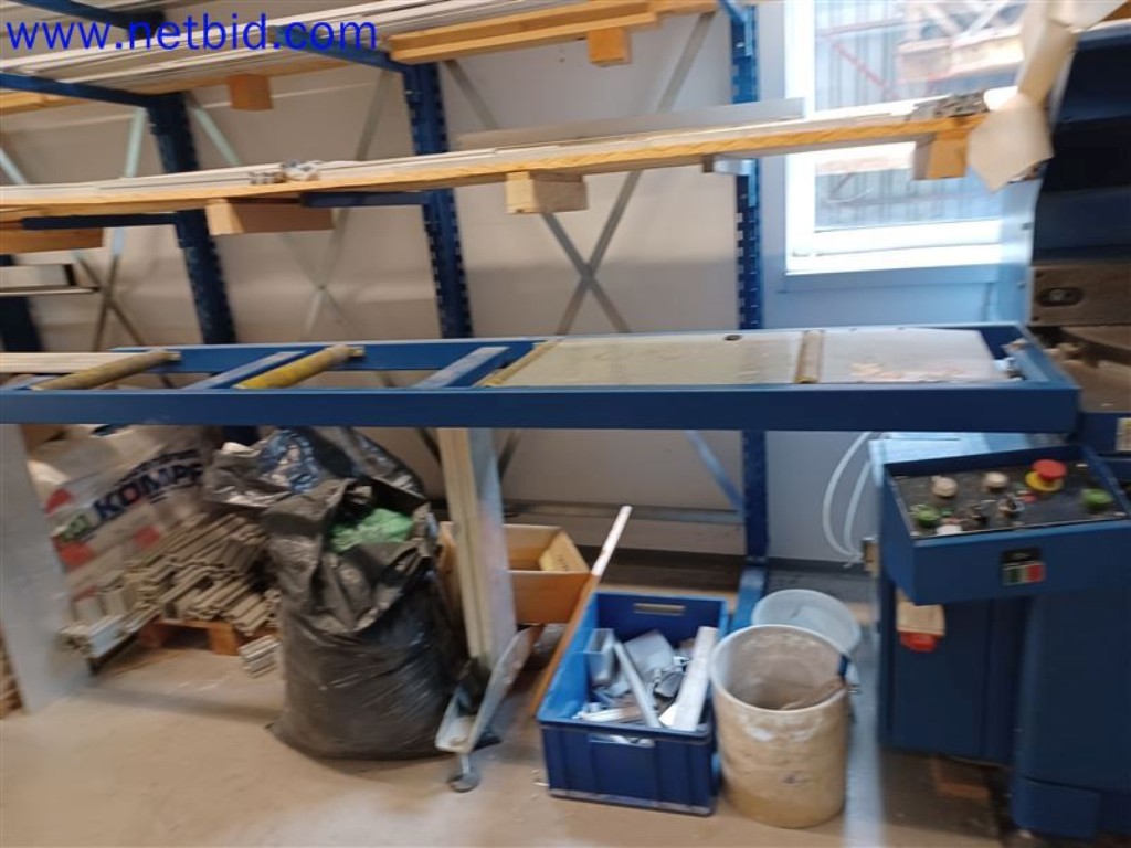 Stroje, systémy, kancelářské vybavení, příslušenství a IT části strojírenské společnosti pro "mikro" CNC stroje, výrobce řídicích prvků a vývojář softwaru.-8