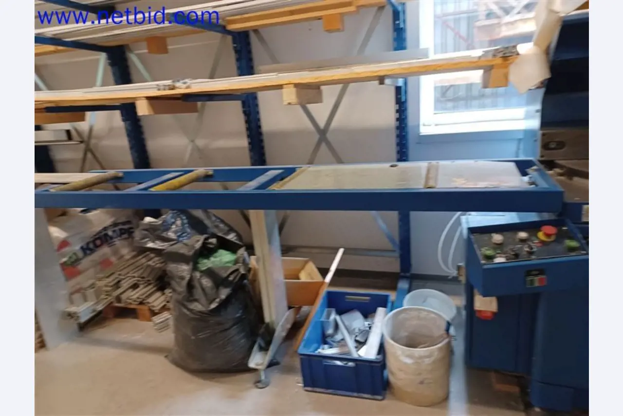 Stroje, systémy, kancelářské vybavení, příslušenství a IT části strojírenské společnosti pro "mikro" CNC stroje, výrobce řídicích prvků a vývojář softwaru.-8