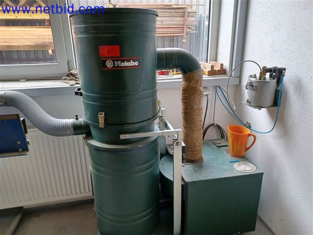 Stroje, systémy, kancelářské vybavení, příslušenství a IT části strojírenské společnosti pro "mikro" CNC stroje, výrobce řídicích prvků a vývojář softwaru.-9