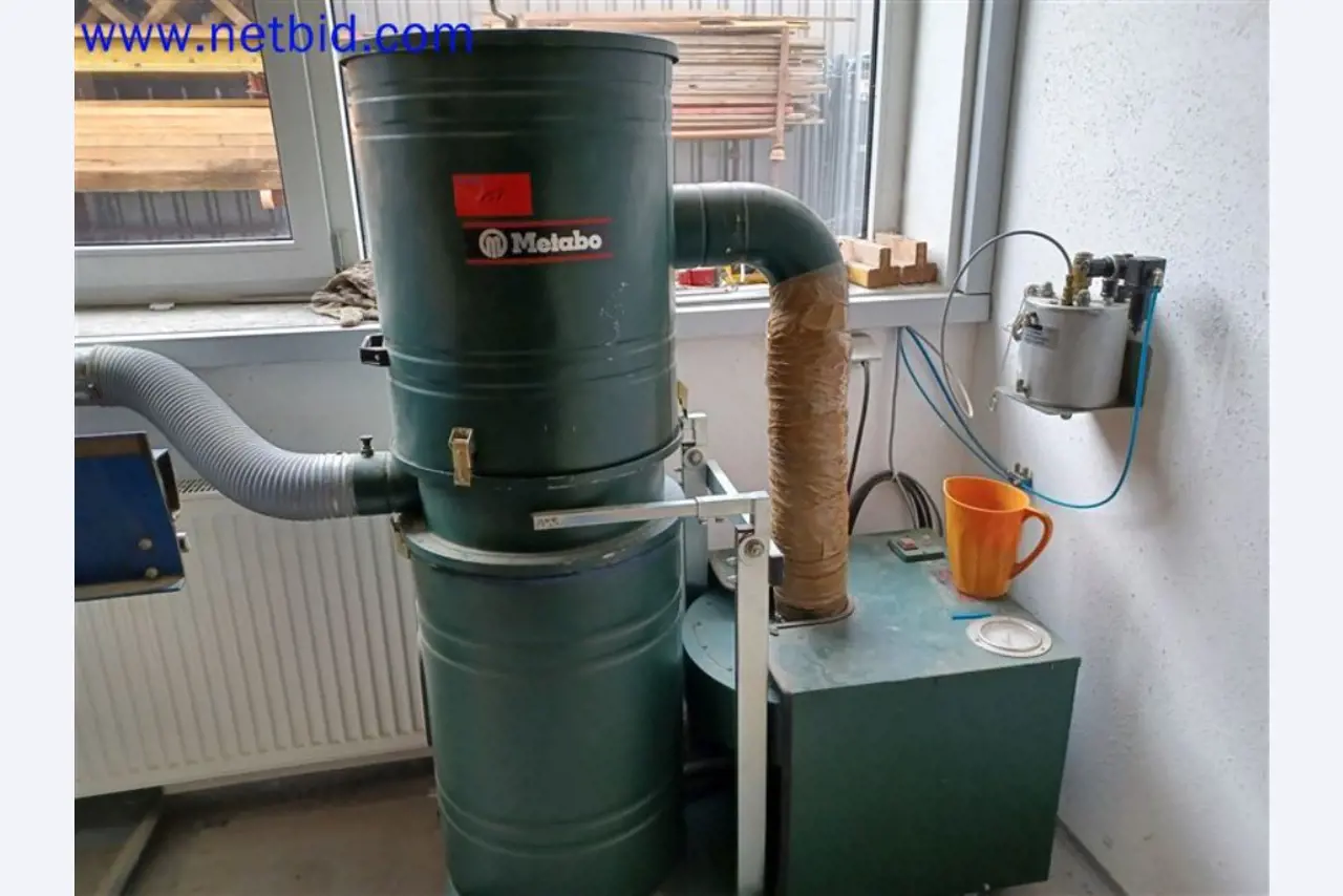 Stroje, systémy, kancelářské vybavení, příslušenství a IT části strojírenské společnosti pro "mikro" CNC stroje, výrobce řídicích prvků a vývojář softwaru.-9