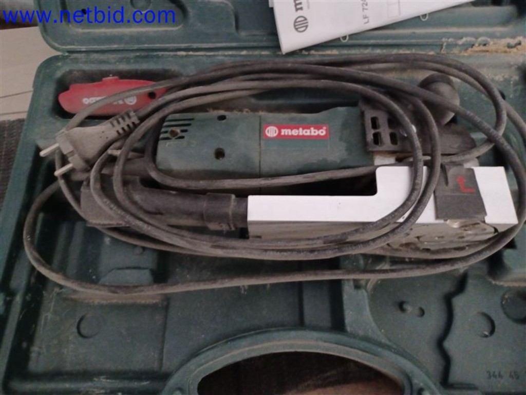 Stroje, systémy, kancelářské vybavení, příslušenství a IT části strojírenské společnosti pro "mikro" CNC stroje, výrobce řídicích prvků a vývojář softwaru.-3