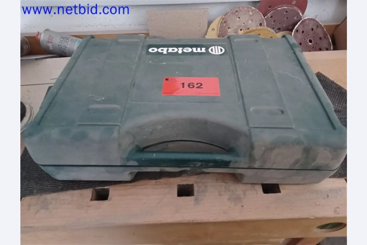 Maschinen, Anlagen, Büroeinrichtung, Zubehör und IT-Teile eines Maschinenbauers für „Kleinst“-CNC-Maschinen, Hersteller von Steuerelementen und Entwicklers von Software-1