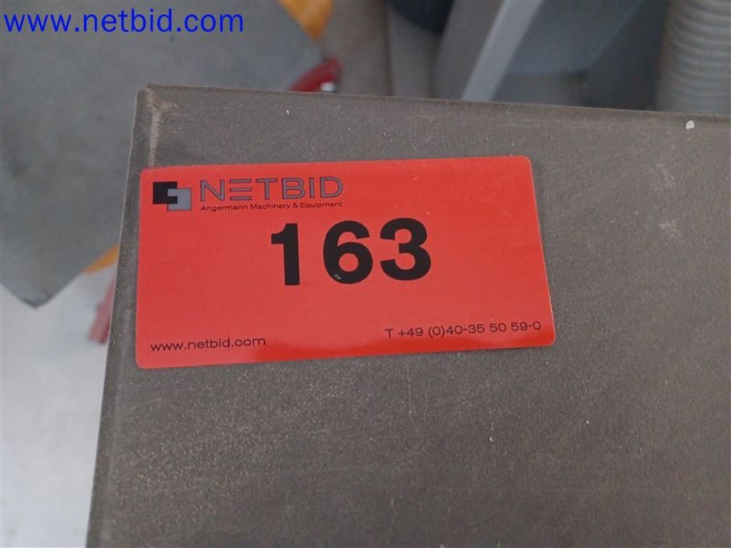 Stroje, systémy, kancelářské vybavení, příslušenství a IT části strojírenské společnosti pro "mikro" CNC stroje, výrobce řídicích prvků a vývojář softwaru.-2