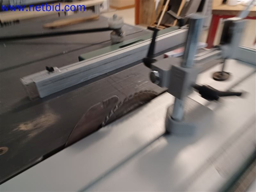 Stroje, systémy, kancelářské vybavení, příslušenství a IT části strojírenské společnosti pro "mikro" CNC stroje, výrobce řídicích prvků a vývojář softwaru.-4