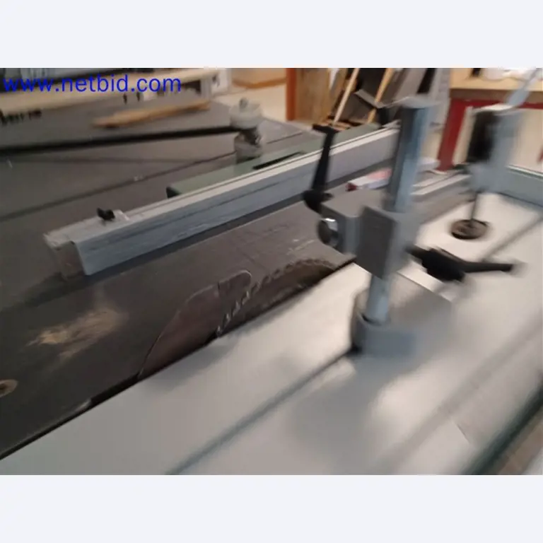 Maszyny, systemy, sprzęt biurowy, akcesoria i części IT firmy zajmującej się inżynierią mechaniczną dla "mikro" maszyn CNC, producenta elementów sterujących i twórcy oprogramowania.-4