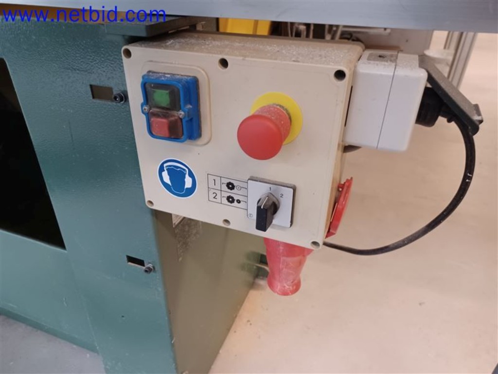 Stroje, systémy, kancelářské vybavení, příslušenství a IT části strojírenské společnosti pro "mikro" CNC stroje, výrobce řídicích prvků a vývojář softwaru.-5