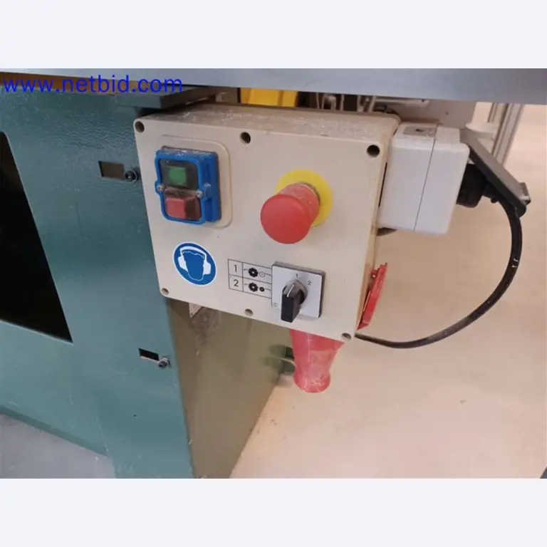 Maszyny, systemy, sprzęt biurowy, akcesoria i części IT firmy zajmującej się inżynierią mechaniczną dla "mikro" maszyn CNC, producenta elementów sterujących i twórcy oprogramowania.-5