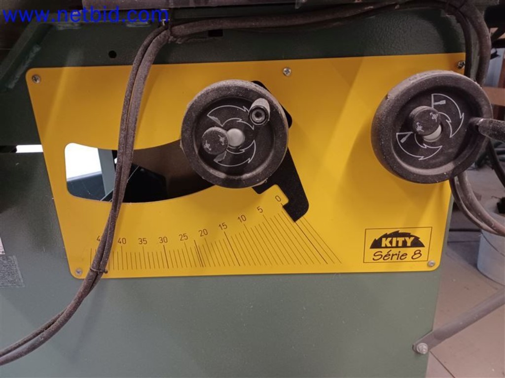 Stroje, systémy, kancelářské vybavení, příslušenství a IT části strojírenské společnosti pro "mikro" CNC stroje, výrobce řídicích prvků a vývojář softwaru.-6