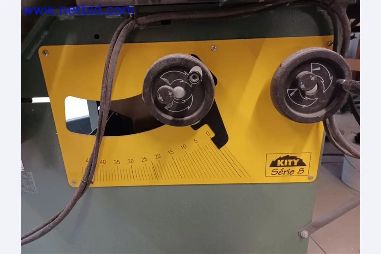 Maszyny, systemy, sprzęt biurowy, akcesoria i części IT firmy zajmującej się inżynierią mechaniczną dla "mikro" maszyn CNC, producenta elementów sterujących i twórcy oprogramowania.-6