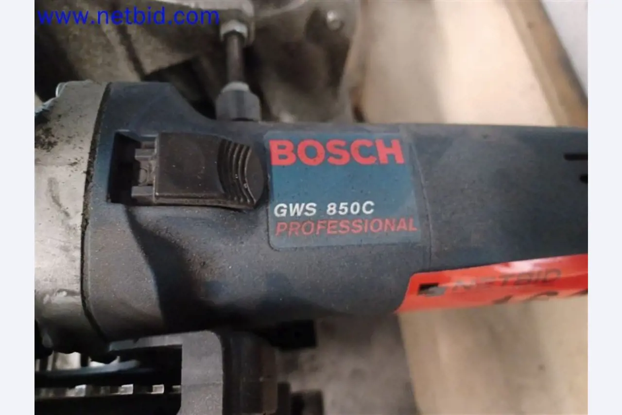 Maschinen, Anlagen, Büroeinrichtung, Zubehör und IT-Teile eines Maschinenbauers für „Kleinst“-CNC-Maschinen, Hersteller von Steuerelementen und Entwicklers von Software-3