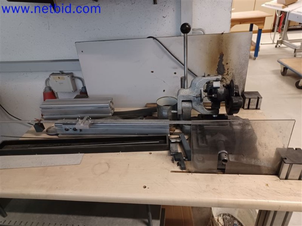 Maschinen, Anlagen, Büroeinrichtung, Zubehör und IT-Teile eines Maschinenbauers für „Kleinst“-CNC-Maschinen, Hersteller von Steuerelementen und Entwicklers von Software-5