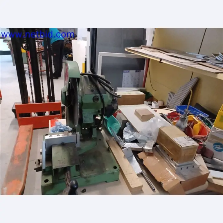 Stroje, systémy, kancelářské vybavení, příslušenství a IT části strojírenské společnosti pro "mikro" CNC stroje, výrobce řídicích prvků a vývojář softwaru.-1